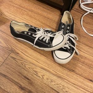 Converse black and white size 10